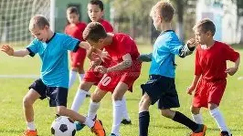 《狂欢过后？伯恩利派对惊现沃克醉态，太阳报独家揭秘酒店搀扶瞬间》