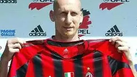 独家揭秘！曼城携手EA FC，欧冠对决皇马，全新联名战袍即将亮相！