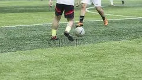 《中场对决隐忧：皇马曼城控球力不足，英超客场战力下滑引关注》